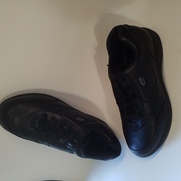 Easy Spirit Shoes - EASY SPIRIT WALKING SHOE NWT Vintage 6 M Anti Gravity BLACK leather